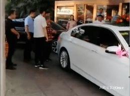 最新礼包车爆料新闻视频,揭秘神秘车型，性能与颜值并存  第1张